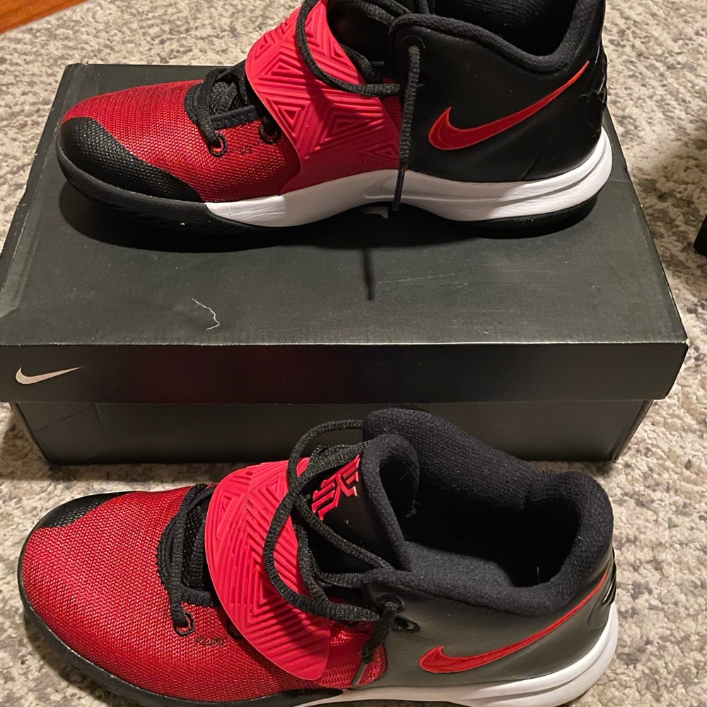 Kyrie flytrap 3 - Picture 2 of 3